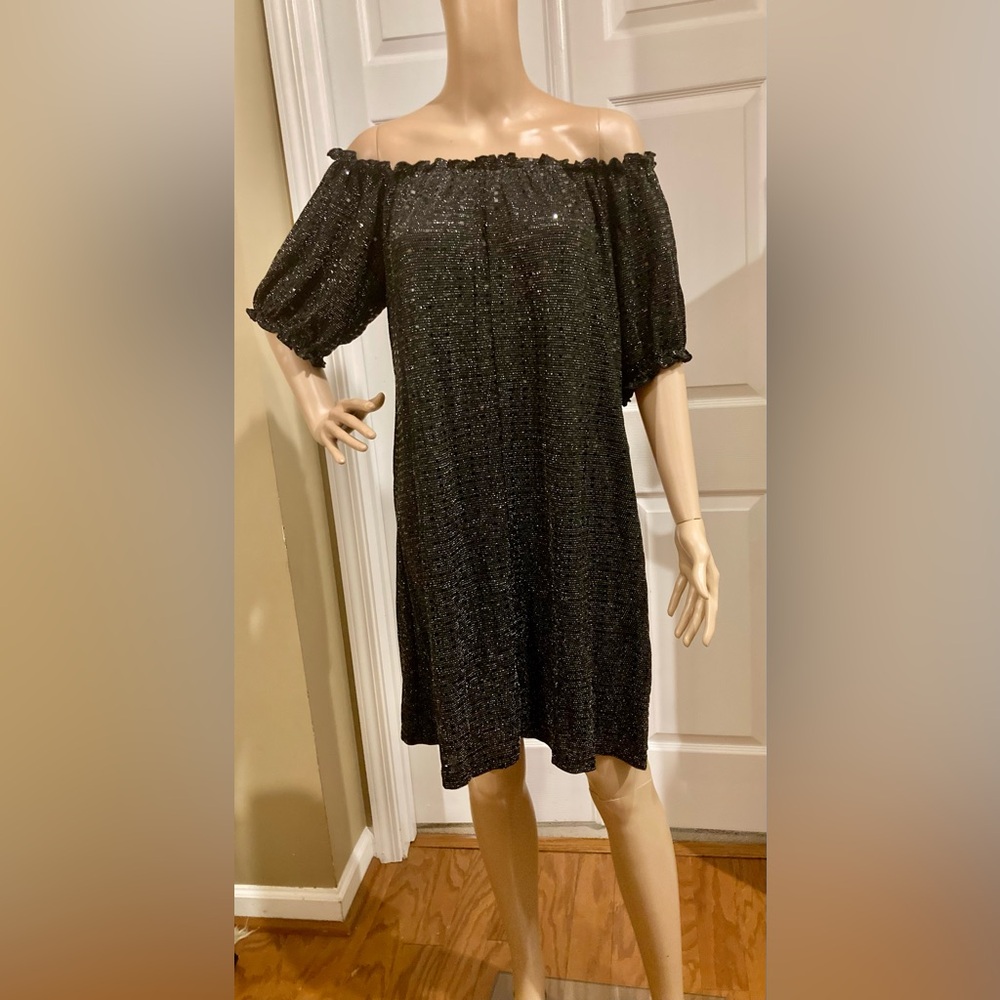 BRAND NEW!
Beautiful off the shoulder shimmery stretch dress 
SZ 1X